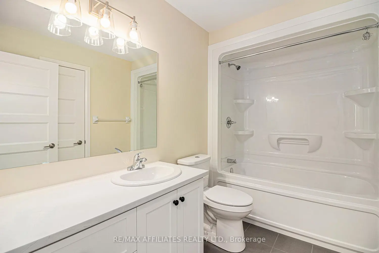Additional image 9 of 355 Voyageur Place
