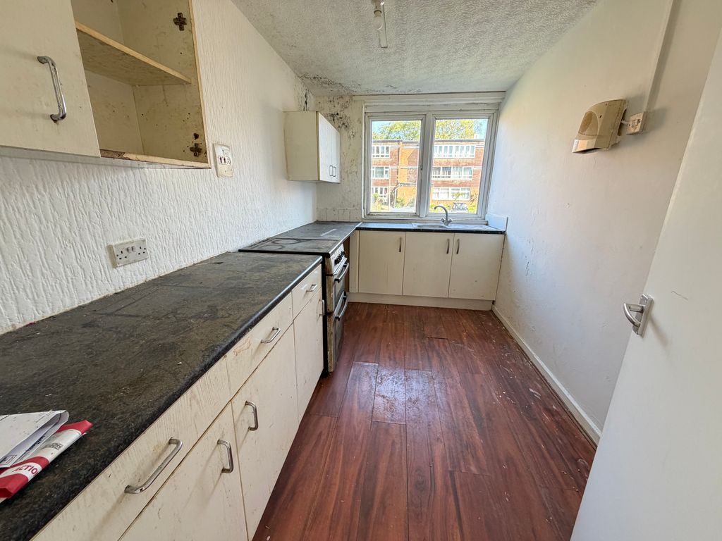 Additional image 3 of 2 bed flat for saleLimehurst Avenue, Finchfield, Wolverhampton WV3