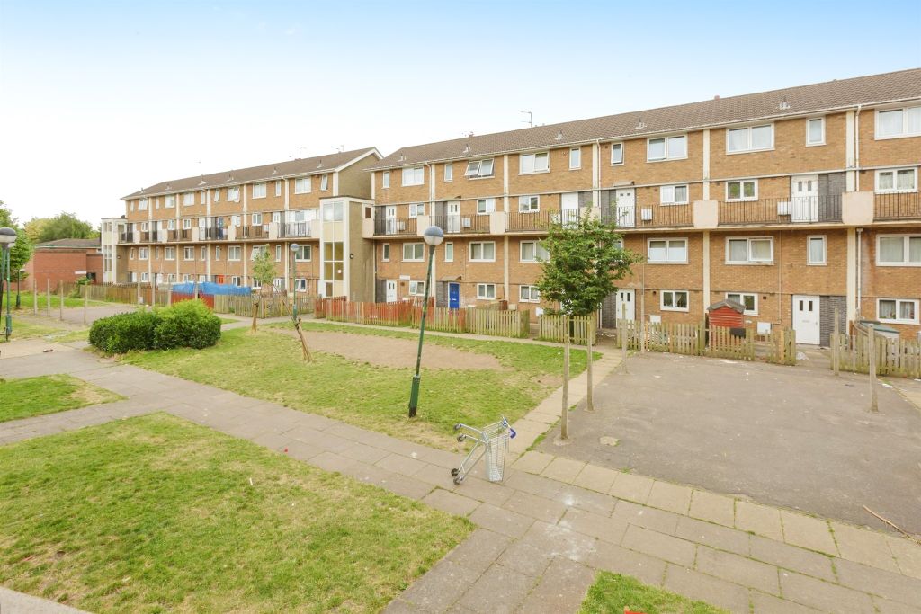 2 bed maisonette for saleCalgary Road, Leicester LE1 photo 2