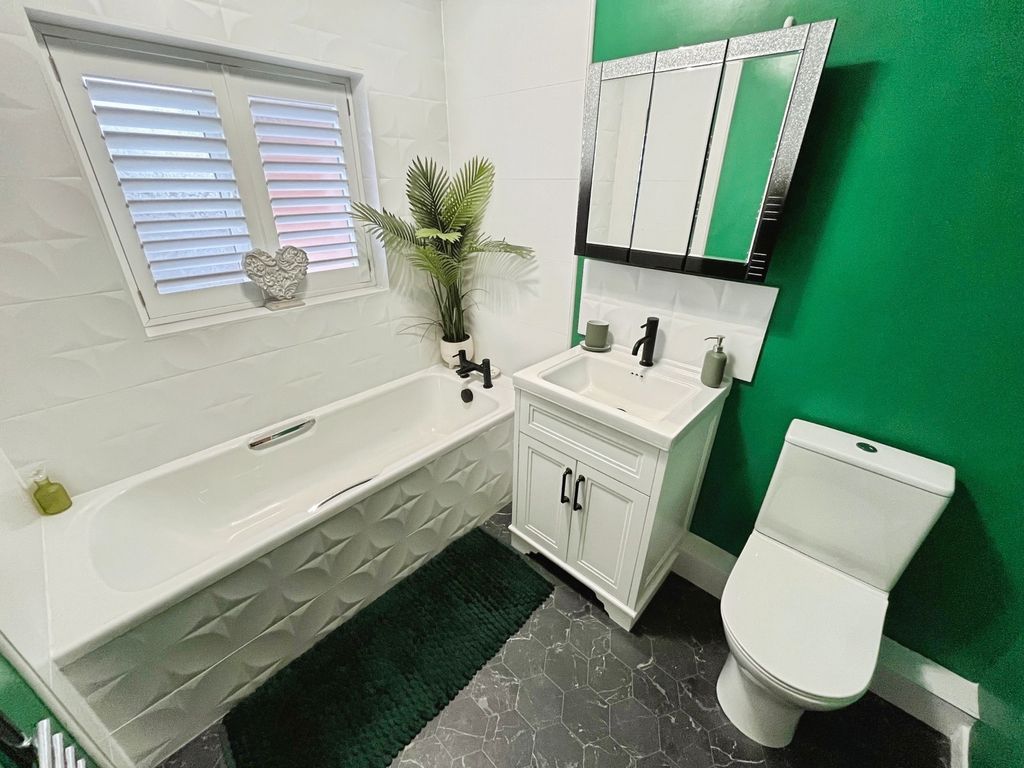 Additional image 7 of 4 bed semi-detached house for saleWoodgate Drive, Birstall, Leicester, Leicestershire LE4