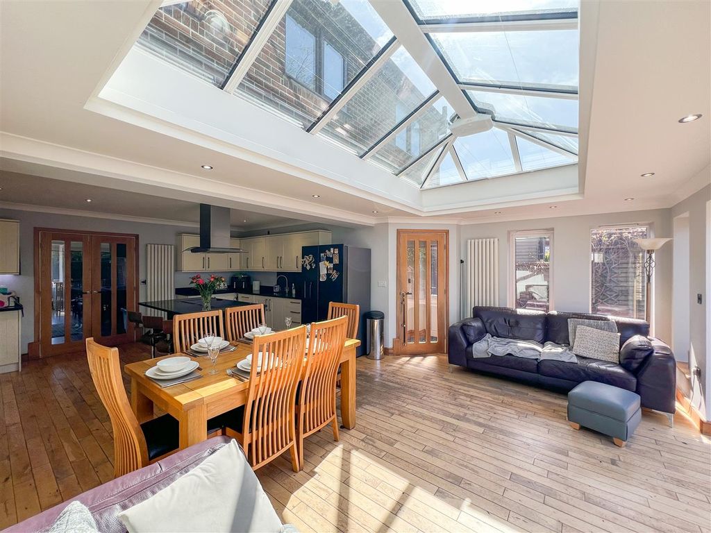4 bed detached house for saleDorian Way, Endon ST9 photo 3