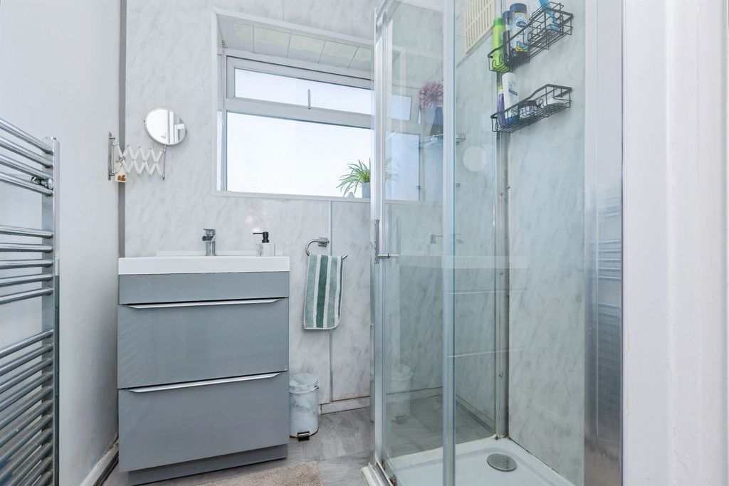Additional image 10 of 3 bed semi-detached house for saleFrinton Avenue, Leicester LE5