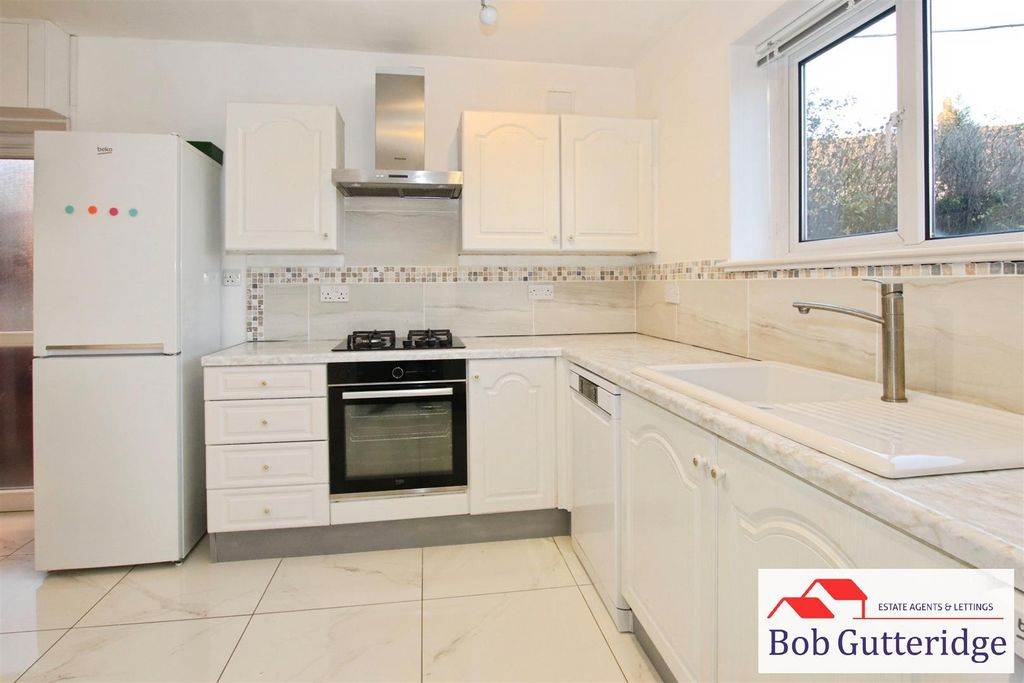 2 bed semi-detached house for saleChell Grove, Bradwell, Newcastle-Under-Lyme ST5 photo 5