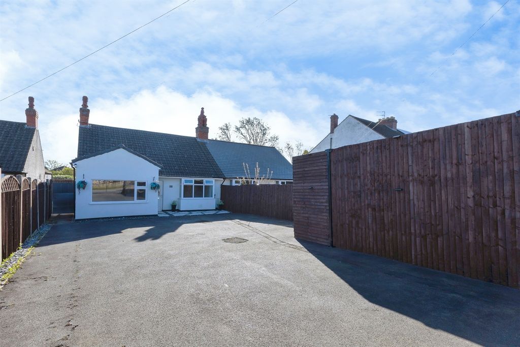 4 bed semi-detached house for saleLoughborough Road, Birstall, Leicester LE4