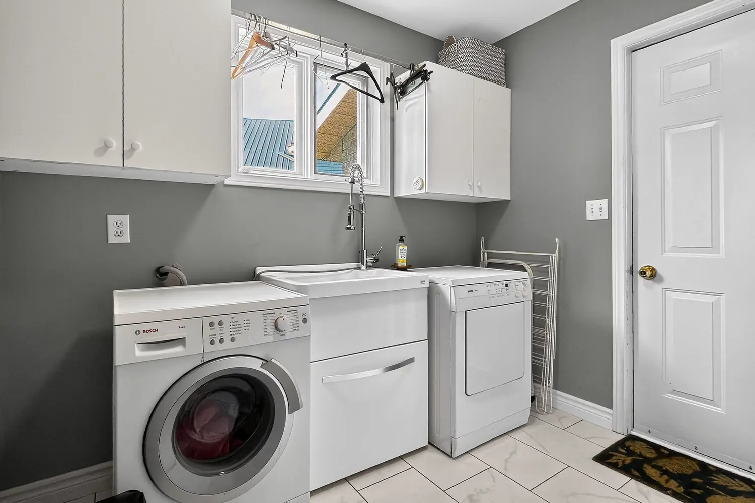 Additional image 7 of 1098 Caitlin Crescent