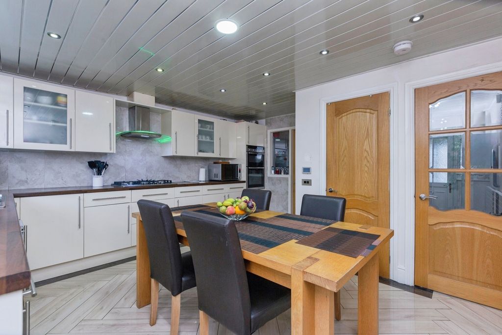Additional image 9 of 5 bed semi-detached house for saleChesterfield Road, Leicester, Leicestershire LE5