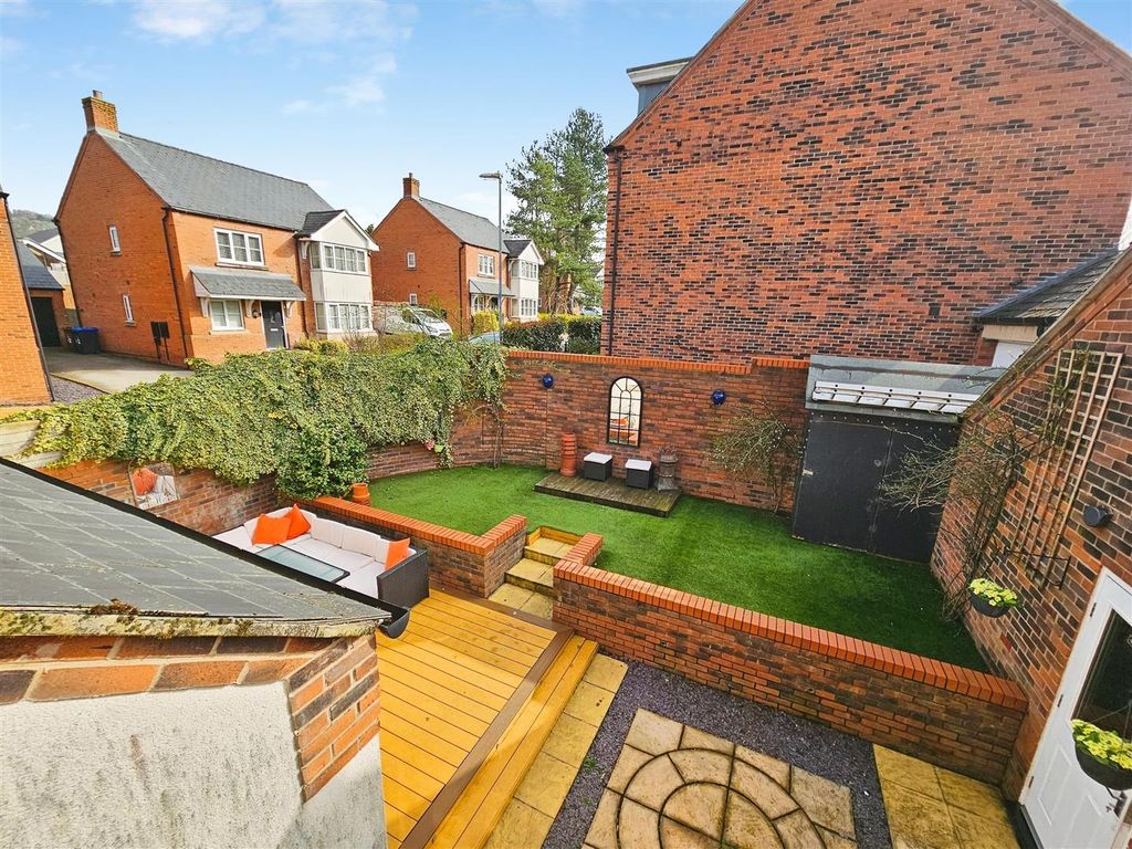 5 bed detached house for saleDavos Drive, Biddulph, Staffordshire Moorlands ST8 photo 2