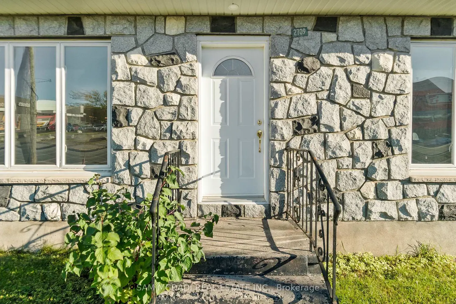 2709 Laurier Street photo 3