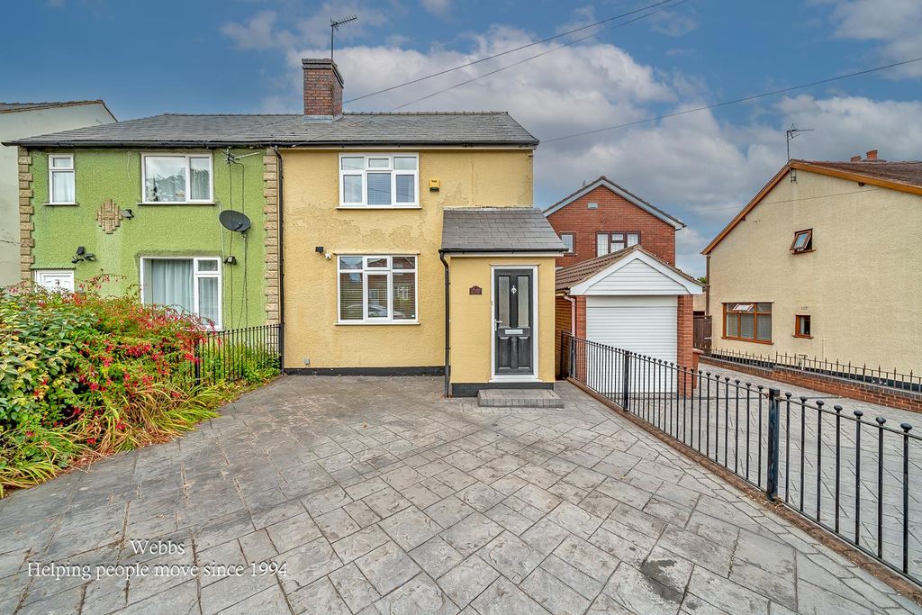 3 bed semi-detached house for saleCemetery Road, Cannock WS11