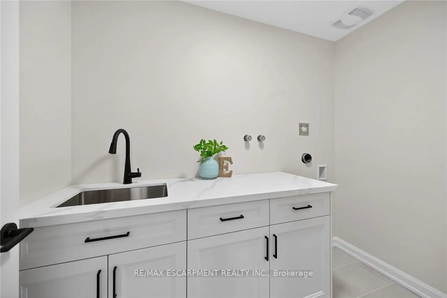 Additional image 13 of 45 B Howard Street