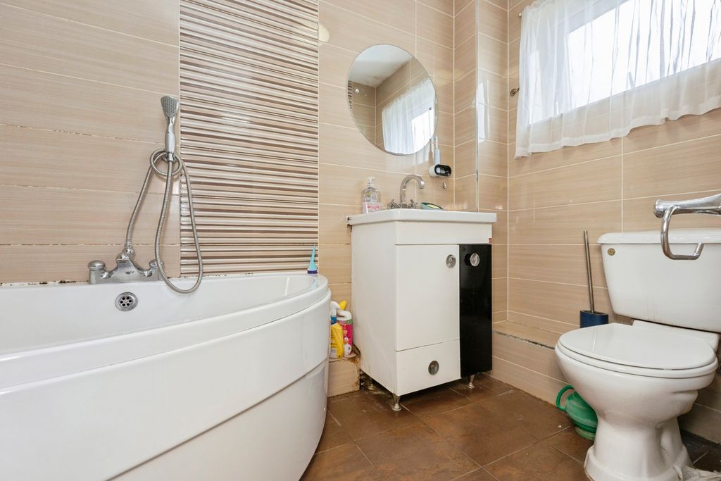 Additional image 18 of 3 bed semi-detached house for saleHolkham Avenue, Leicester, Leicestershire LE4