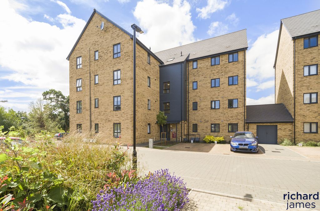 1 bed flat for saleHeron House, Seamington Strand, Old Town SN1