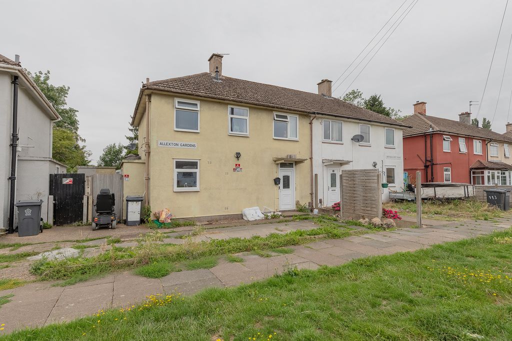 3 bed semi-detached house for saleAllexton Gardens, Leicester LE3