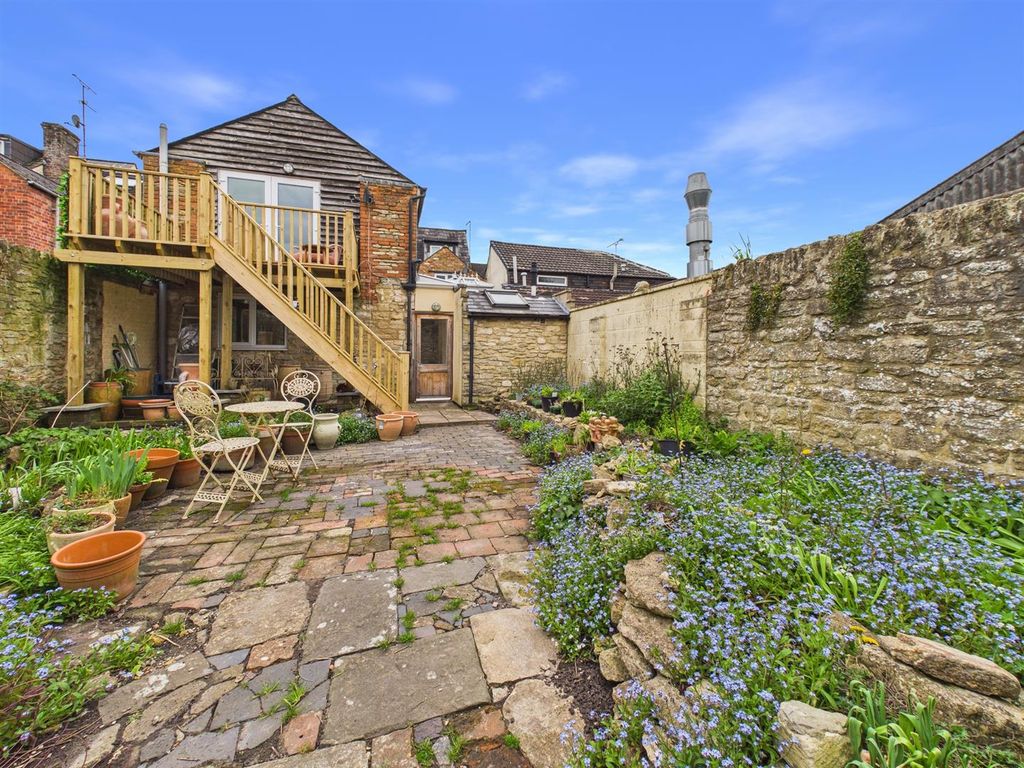 2 bed cottage for saleThe Causeway, Chippenham SN15