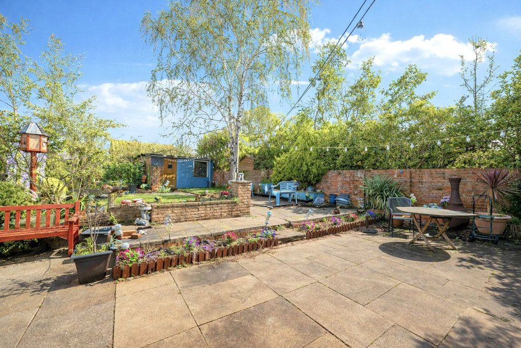 3 bed semi-detached house for saleSt. Leonards, Exeter EX2 photo 5