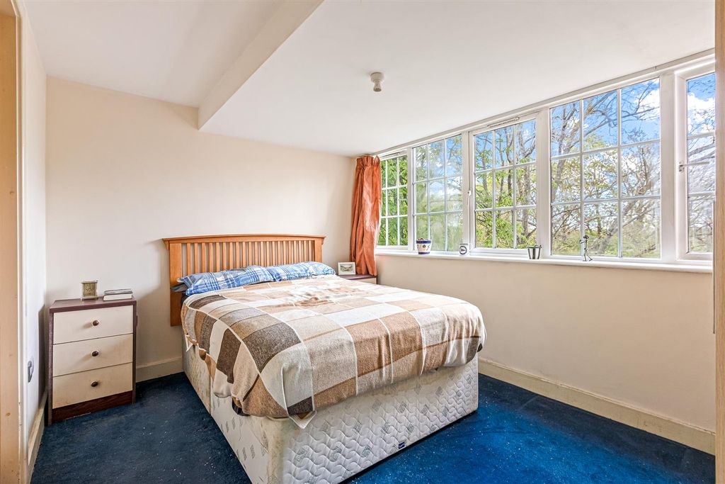 Additional image 9 of 2 bed flat for saleThe Laurels, Knighton Park Road, Leicester LE2