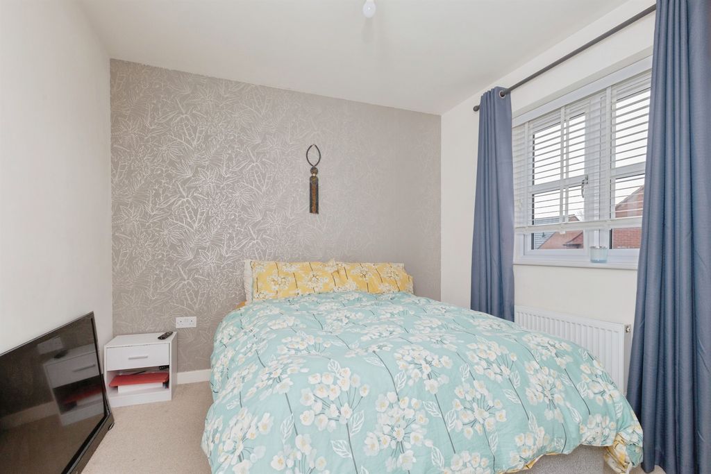 Additional image 7 of 5 bed semi-detached house for saleTollgate Close, Oadby, Leicester LE2