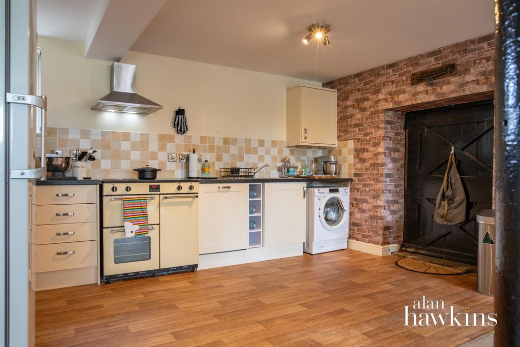 Additional image 9 of 2 bed flat for saleDaisy Brook, Royal Wootton Bassett SN4