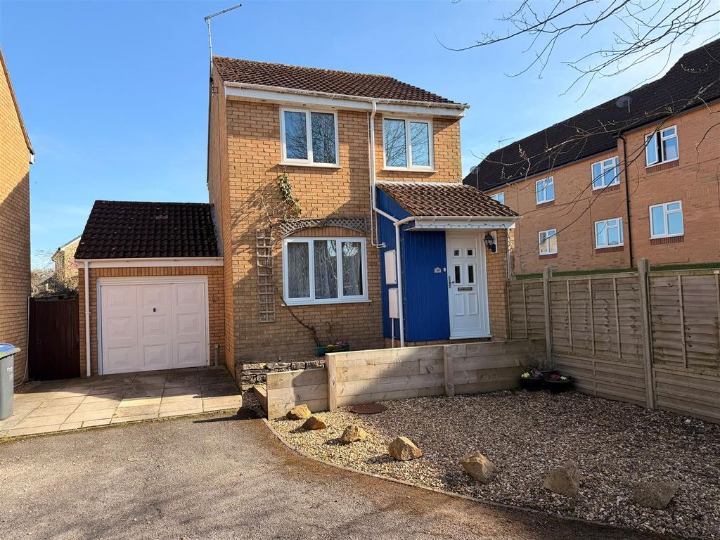 3 bed detached house for saleHighgrove Close, Calne SN11