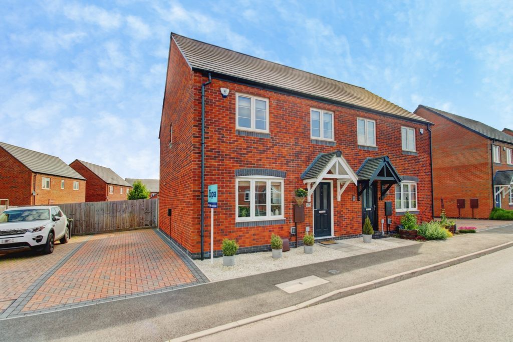 3 bed semi-detached house for saleRobinson Way, Handsacre WS15