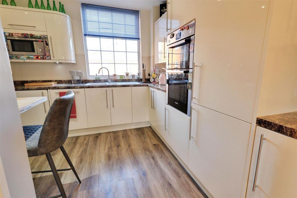 Additional image 19 of 3 bed flat for saleBrackenwood Mews, Weston, Crewe CW2
