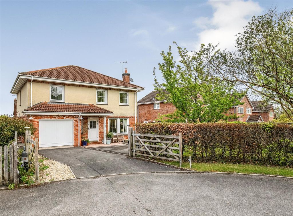 4 bed detached house for saleReeves Piece, Bratton BA13