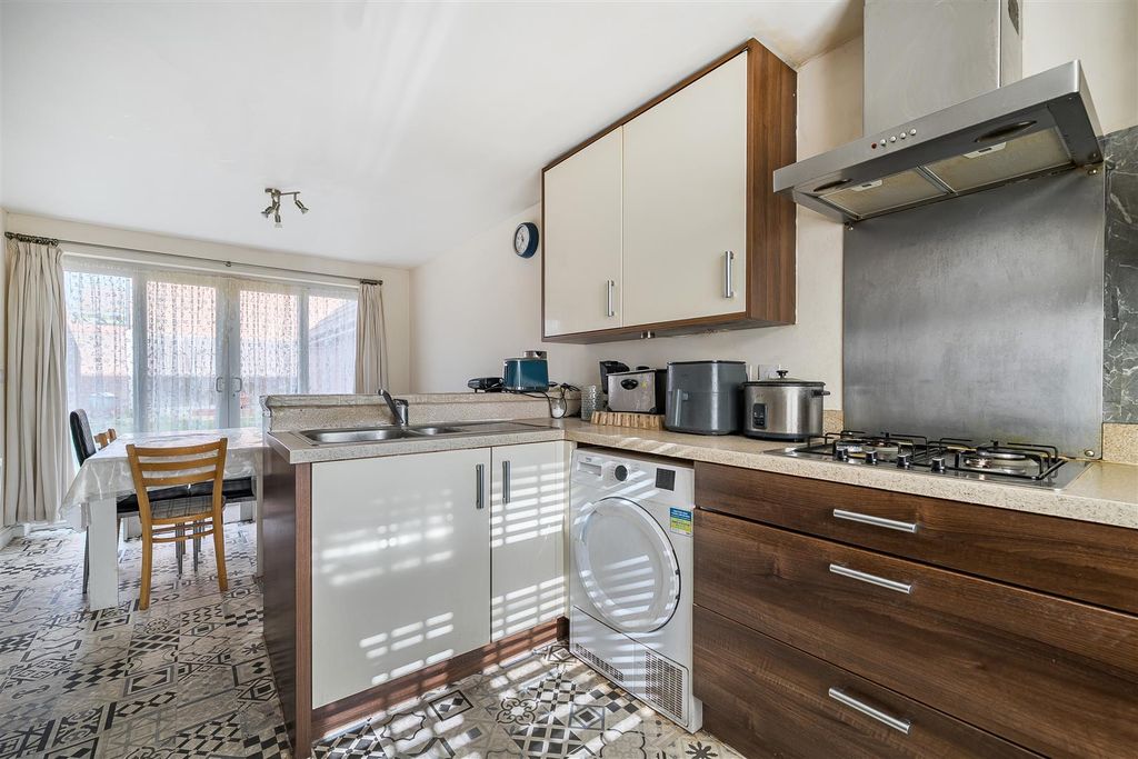 4 bed detached house for saleRowan Drive, Devizes SN10 photo 2