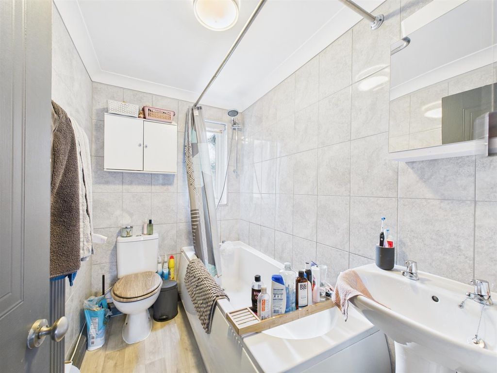 Additional image 4 of 1 bed flat for sale207-209, London Road, Chippenham SN15