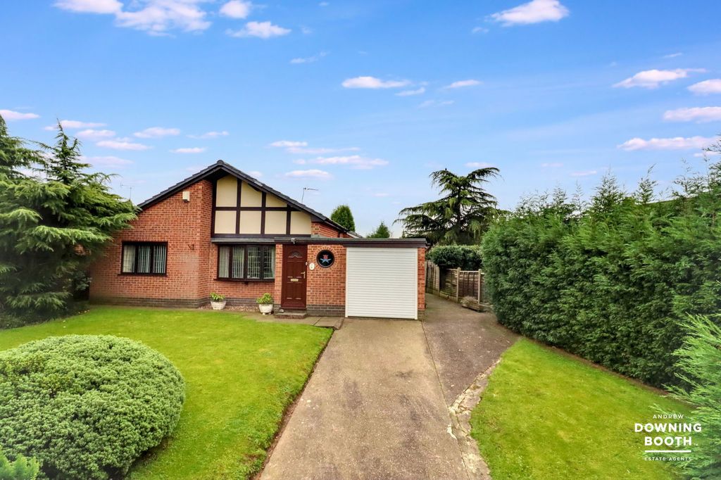 2 bed bungalow for saleFeatherbed Lane, Hixon, Stafford ST18