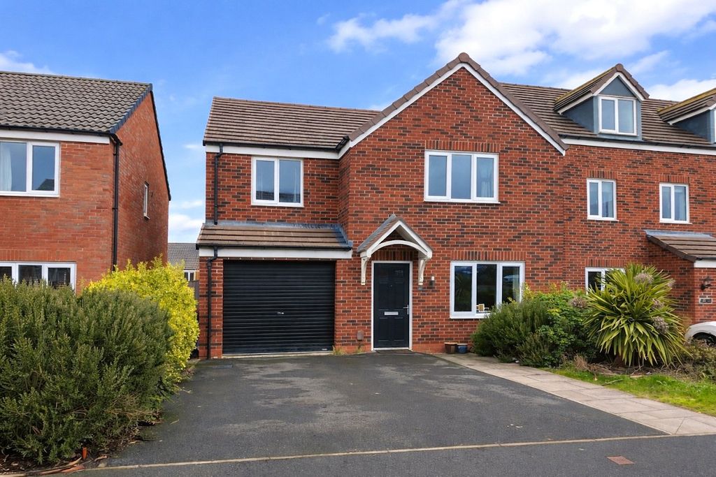 4 bed detached house for salePeacock Gardens, East Leake, Loughborough, Nottinghamshire LE12