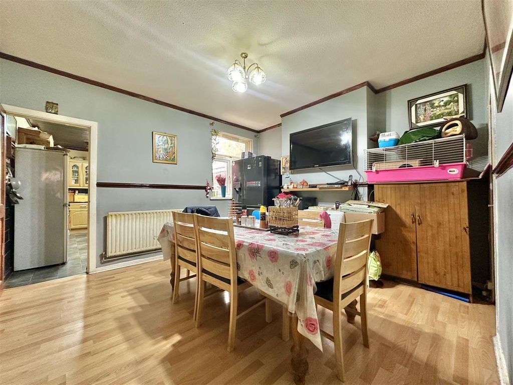 3 bed terraced house for saleDoncaster Road, Belgrave, Leicester LE4 photo 3