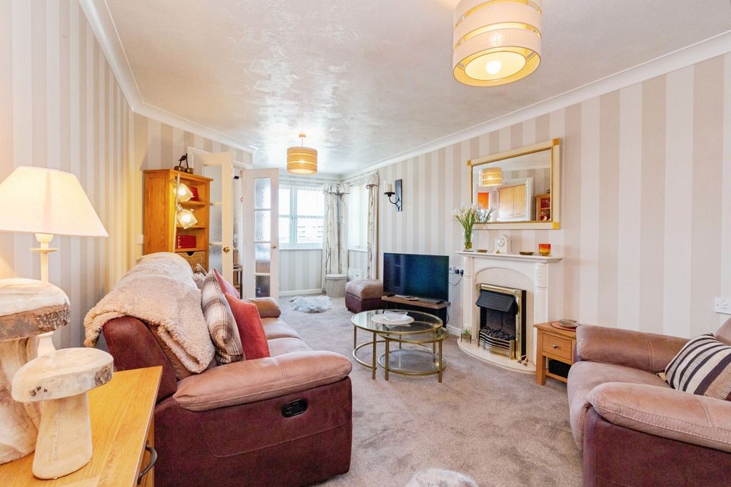 1 bed flat for saleWolverhampton Road, Staffordshire ST17 photo 4