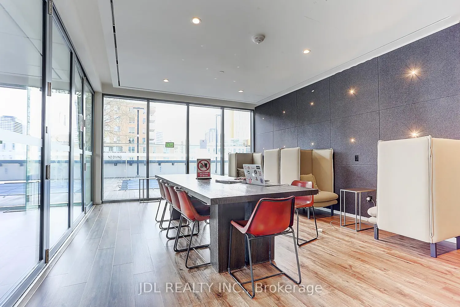 159 Dundas Street 704