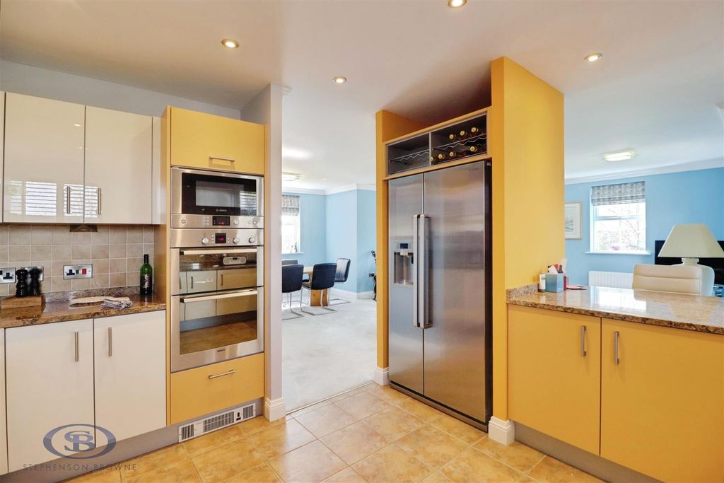 Additional image 8 of 3 bed flat for saleAshbourne Drive, Weston, Crewe CW2