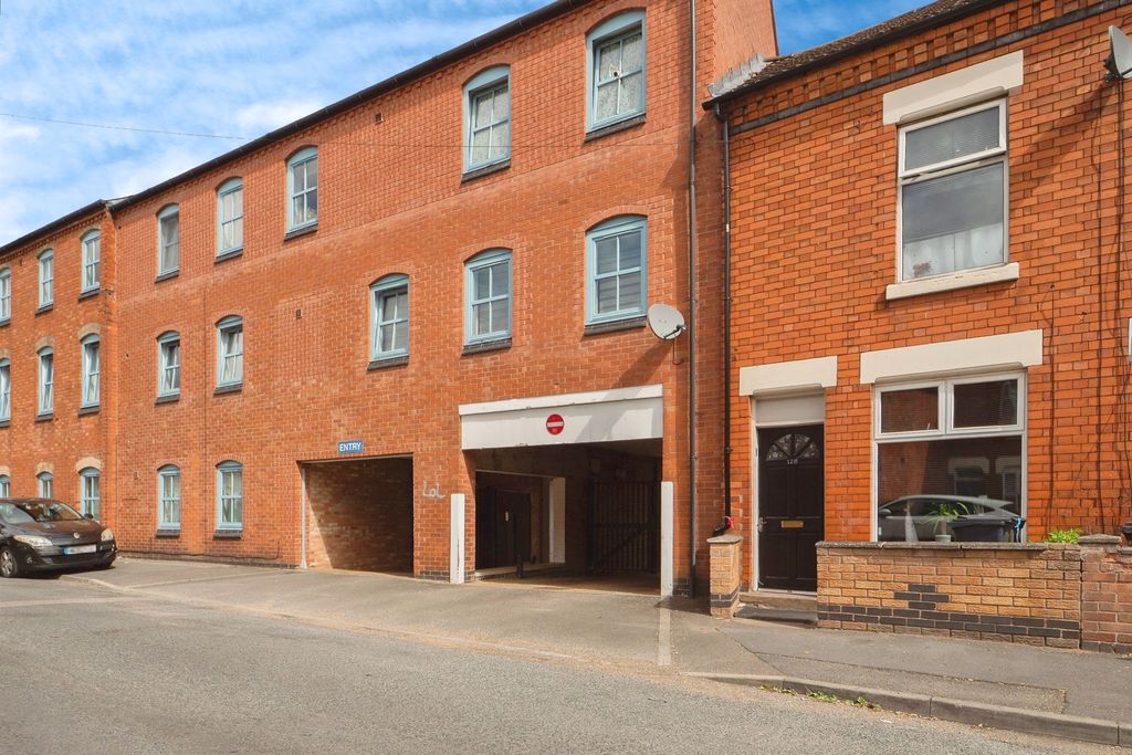 2 bed flat for saleLansdowne Road, Leicester LE2 photo 2