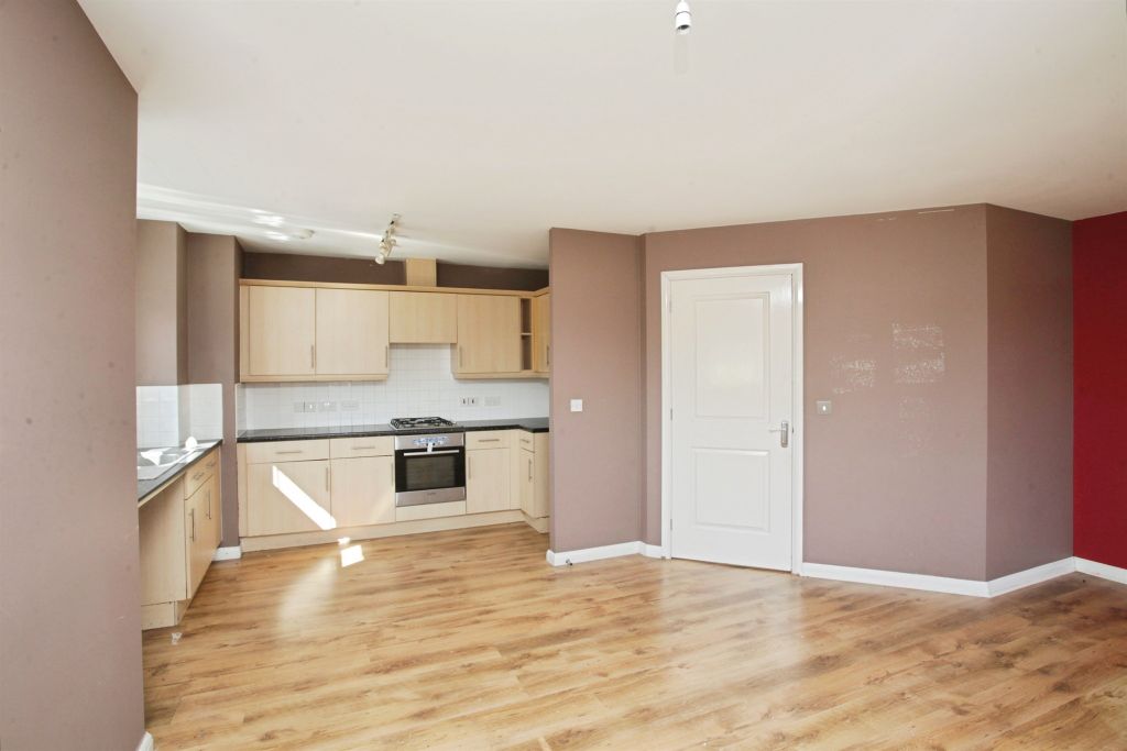 2 bed flat for saleMica Close, Rugby CV21 photo 5