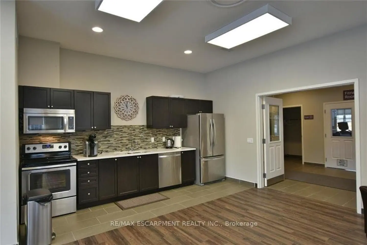 Additional image 18 of 72 Silver Glen Boulevard