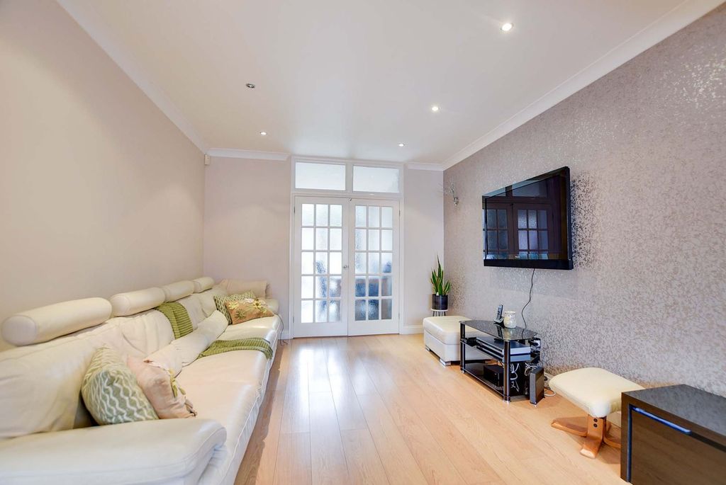 Additional image 9 of 3 bed semi-detached house for saleGainsborough Road, Knighton, Leicester LE2