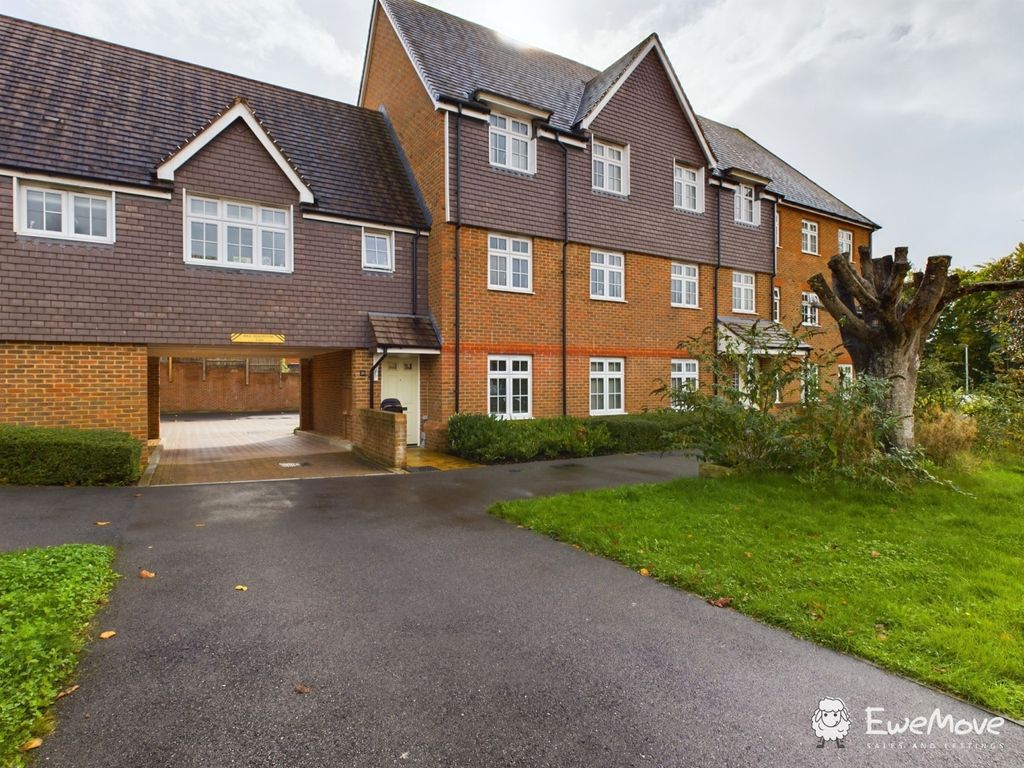 2 bed flat for saleDimmer Drive, Wilton, Salisbury, Wiltshire SP2 photo 2