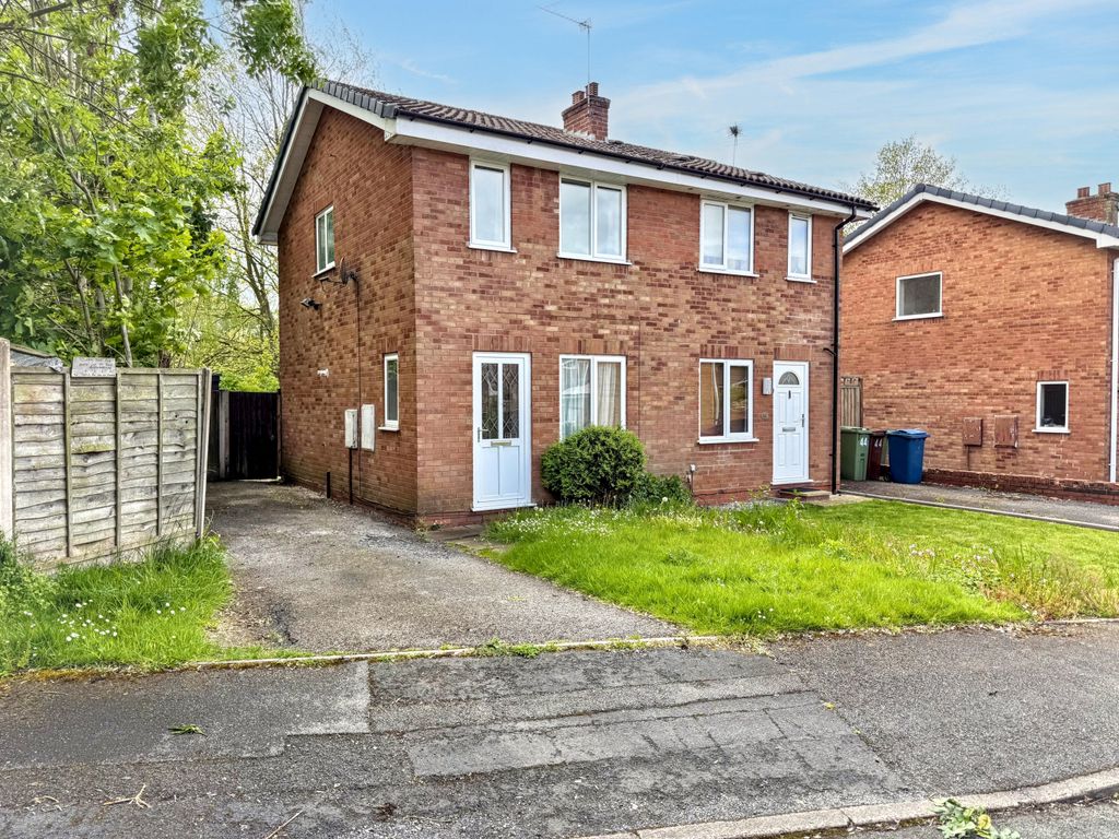 2 bed semi-detached house for sale46 Carisbrooke Drive, Stafford ST17