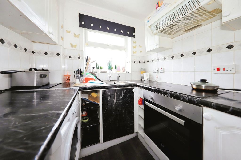 Additional image 2 of 1 bed mews for saleMarholm Close, Pendeford, Wolverhampton WV9