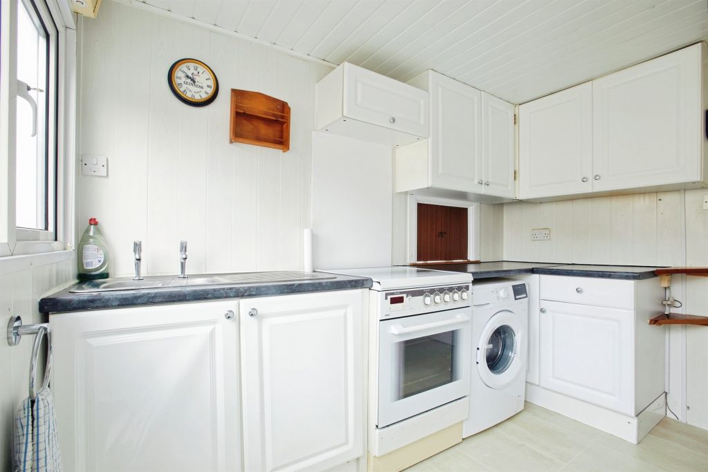 Additional image 4 of 2 bed mobile/park home for saleHolders Road, Amesbury, Salisbury SP4