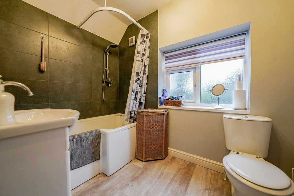 Additional image 17 of 5 bed end terrace house for salePeters Drive, Leicester, Leicestershire LE5