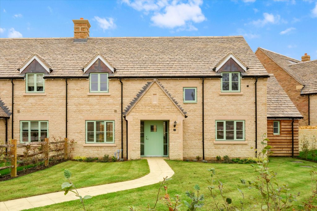 3 bed semi-detached house for saleKing's Water, Spine Road West, Ashton Keynes, Wiltshire SN6