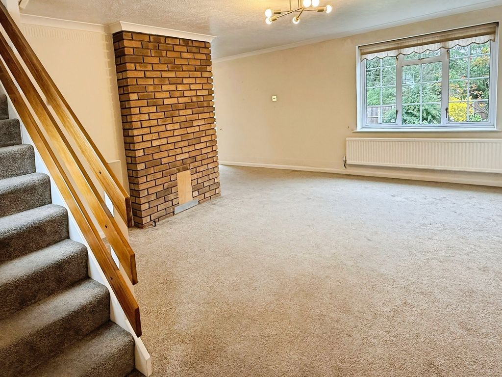 3 bed detached house for salePenine Close, Oadby, Leicester LE2 photo 5