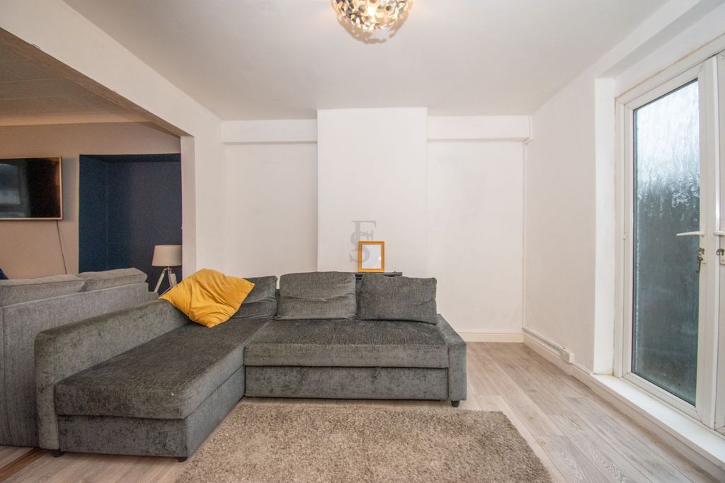 Additional image 9 of 3 bed semi-detached house for saleOverpark Avenue, Leicester LE3