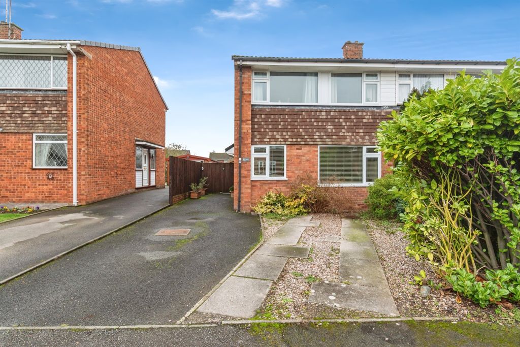 3 bed semi-detached house for saleManor Farm Crescent, Stafford ST17
