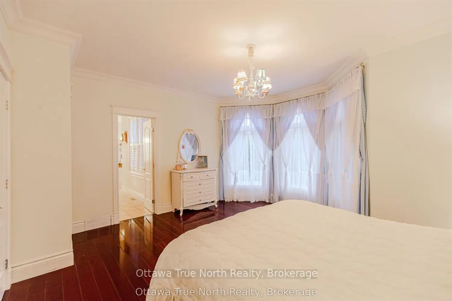 Additional image 14 of 5884 Earlscourt Crescent