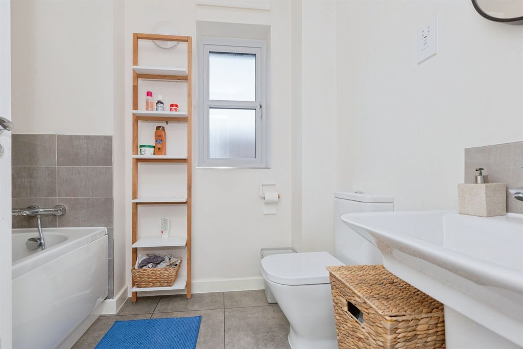 Additional image 14 of 5 bed semi-detached house for saleTollgate Close, Oadby, Leicester LE2