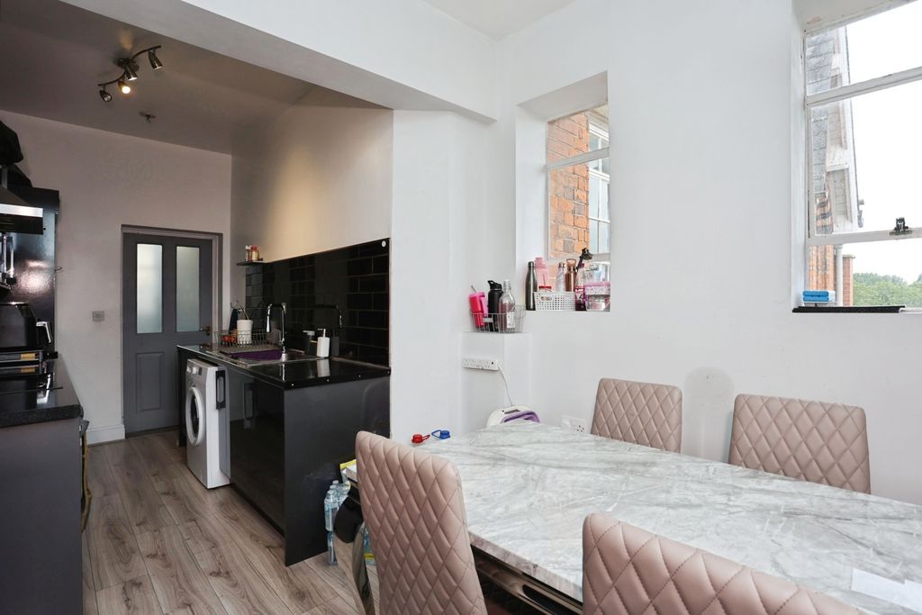 Additional image 4 of 2 bed flat for saleGrosvenor Gate, Leicester, Leicestershire LE5
